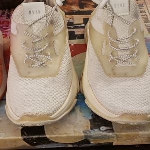 New balance n steve maddens